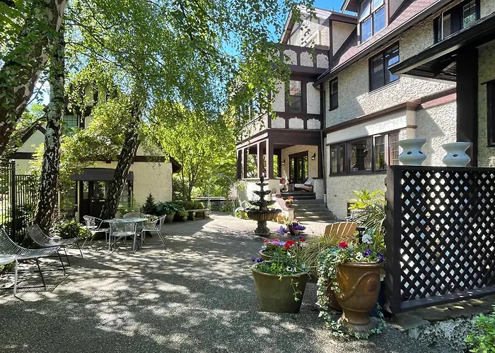 Cecil Bacon Manor